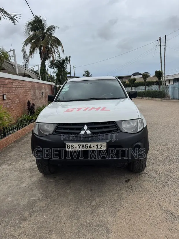 Mitsubishi L200 2012 White · Photo 1