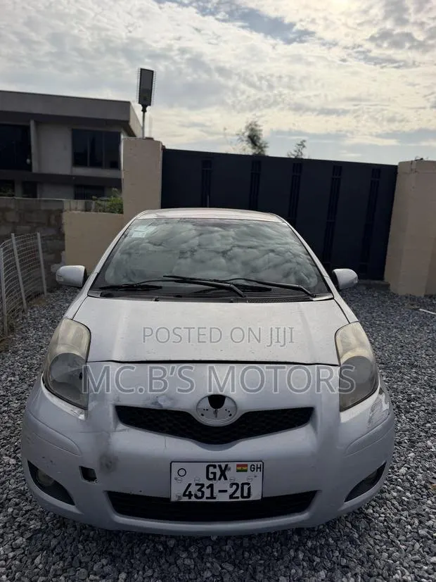 Toyota Vitz 1.0 FWD 3dr 2010 Silver