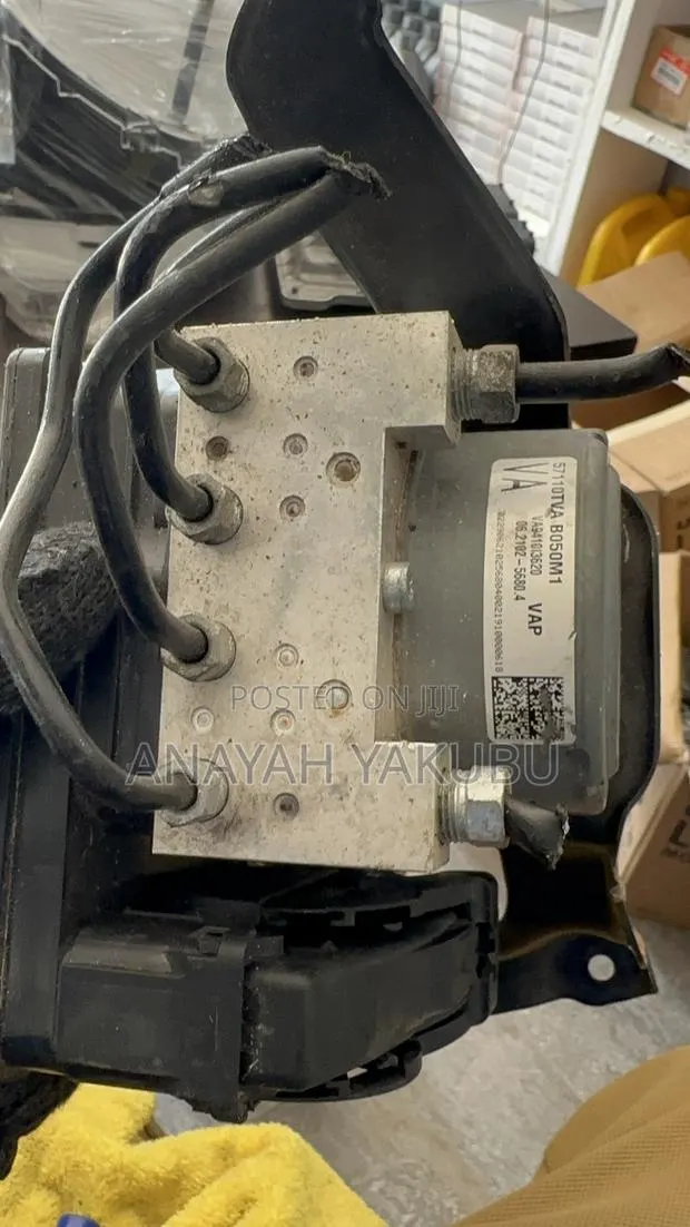 2018-21 Honda Accord ABS Module/Motor (VA) · Photo 1