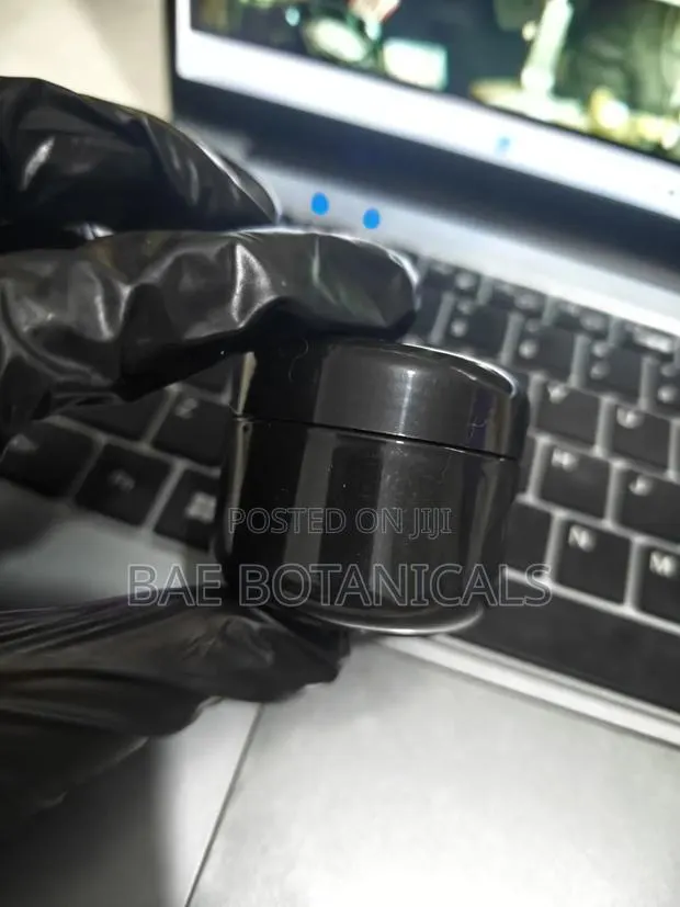 50ml Glossy Black Jar With Inner Lid · Photo 1