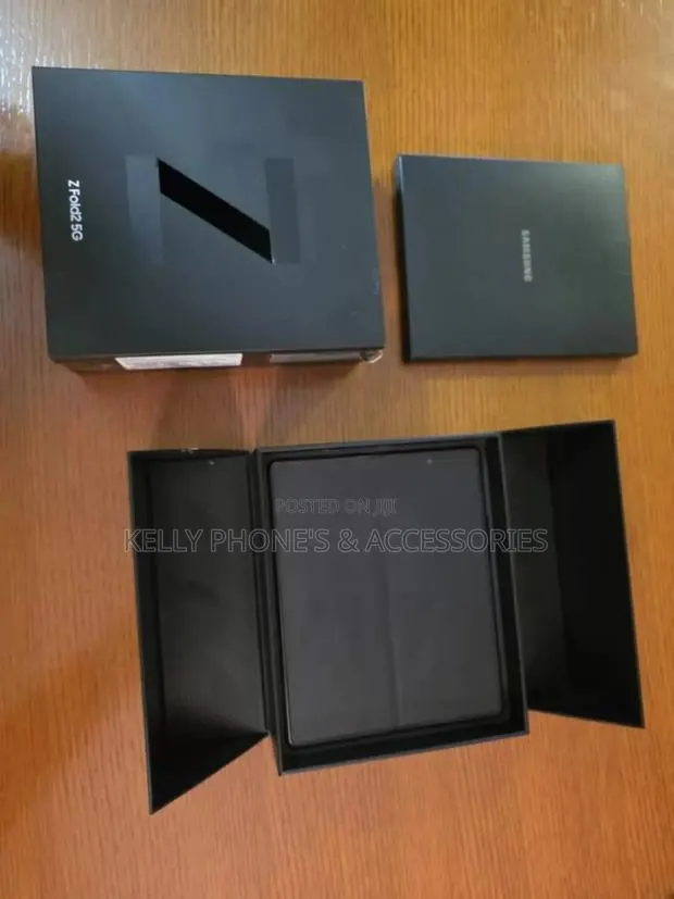 New Samsung Galaxy Z Fold 2 256 GB Black · Photo 1
