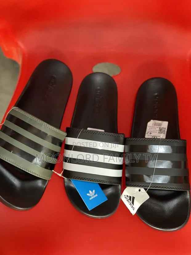 Unisex Adidas · Photo 1