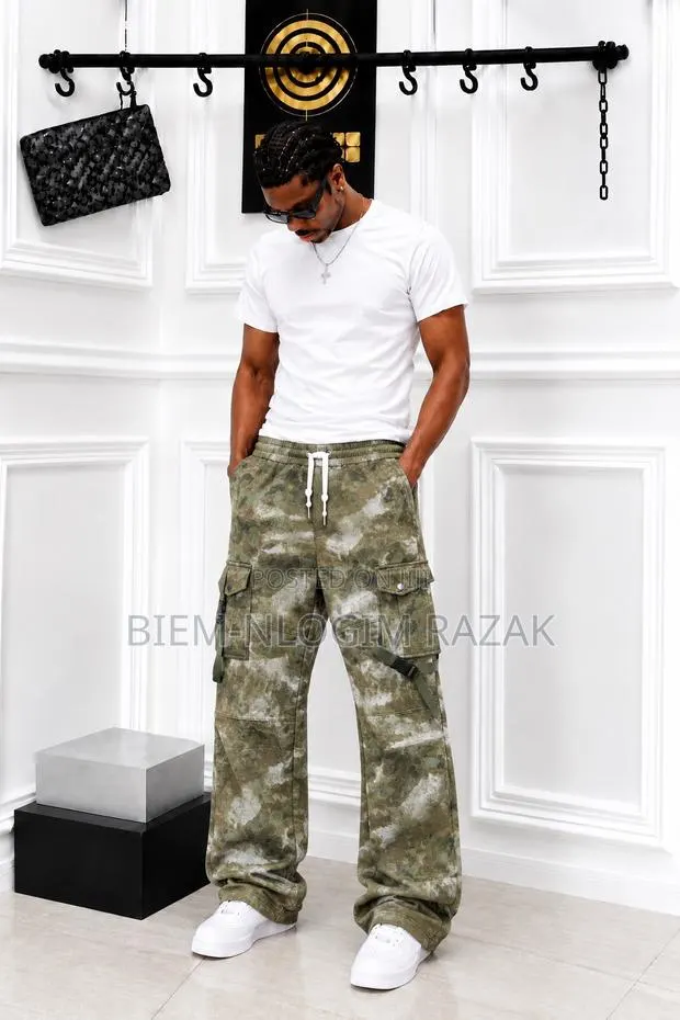 High Quality Single N Double Side Pocket Cargo Pants Available · Photo 1