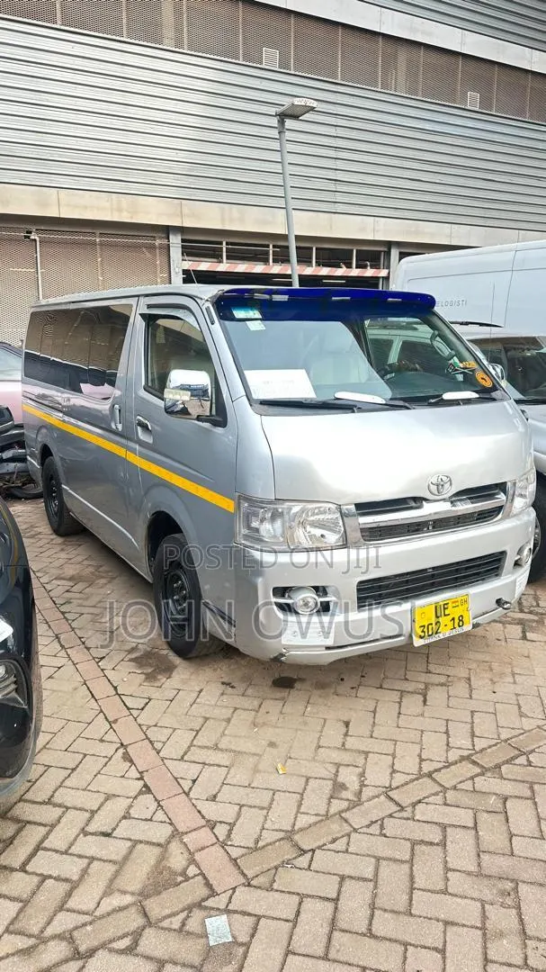 Toyota HiAce 2008 Silver · Photo 1