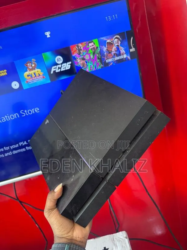 PS4 Standard · Photo 1