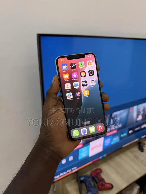Apple iPhone 11 Pro Max 64 GB · Photo 1