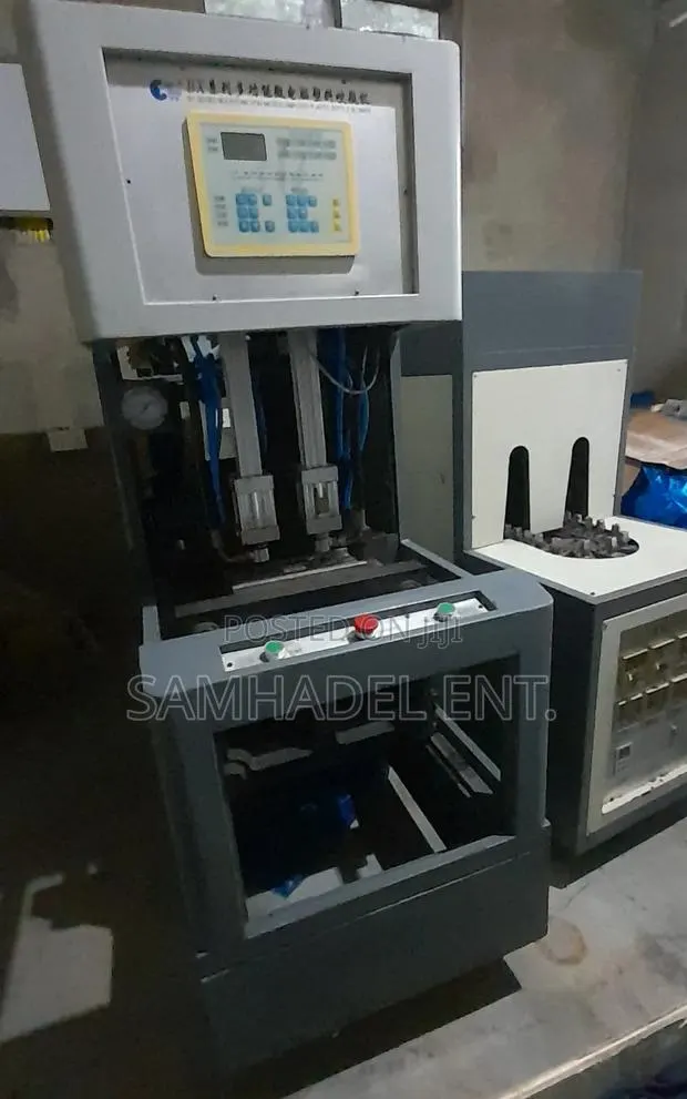 Bottle Blowing Machine With Heater · Photo 1