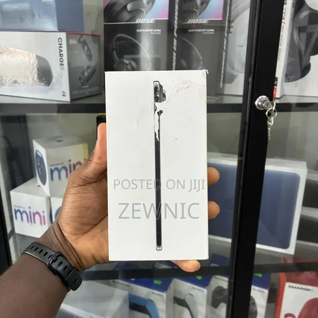 New Apple iPhone Air 1 TB Black · Photo 1