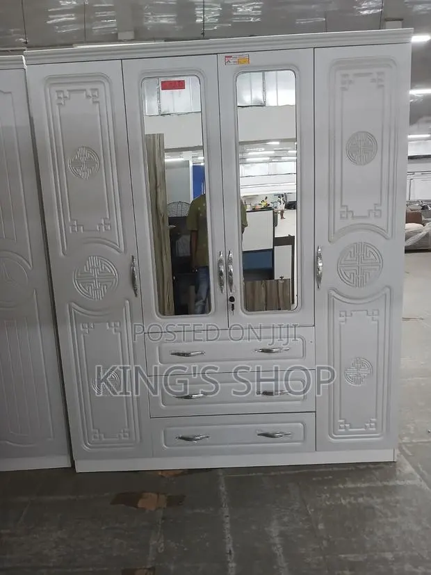 Spacious Wardrobe · Photo 1