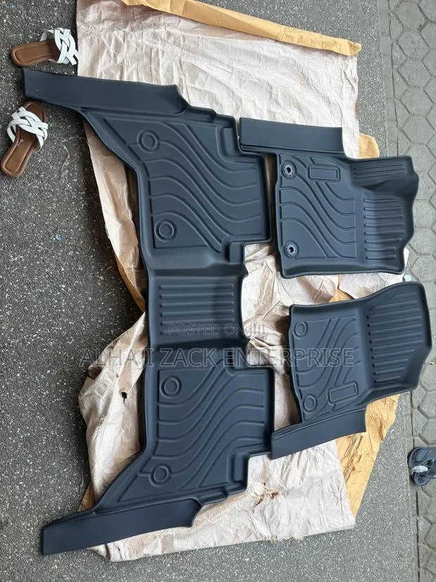 hiluxD Floor Mat · Photo 1