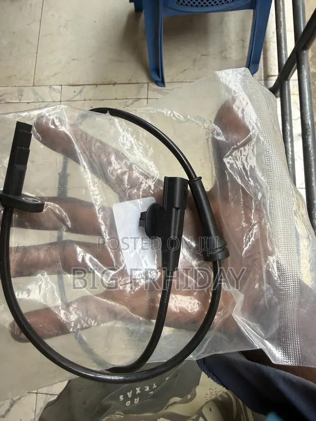 Nissan Frontier Pathfinder Rouge Sentra versaFront and Back Abs Sensor · Photo 1