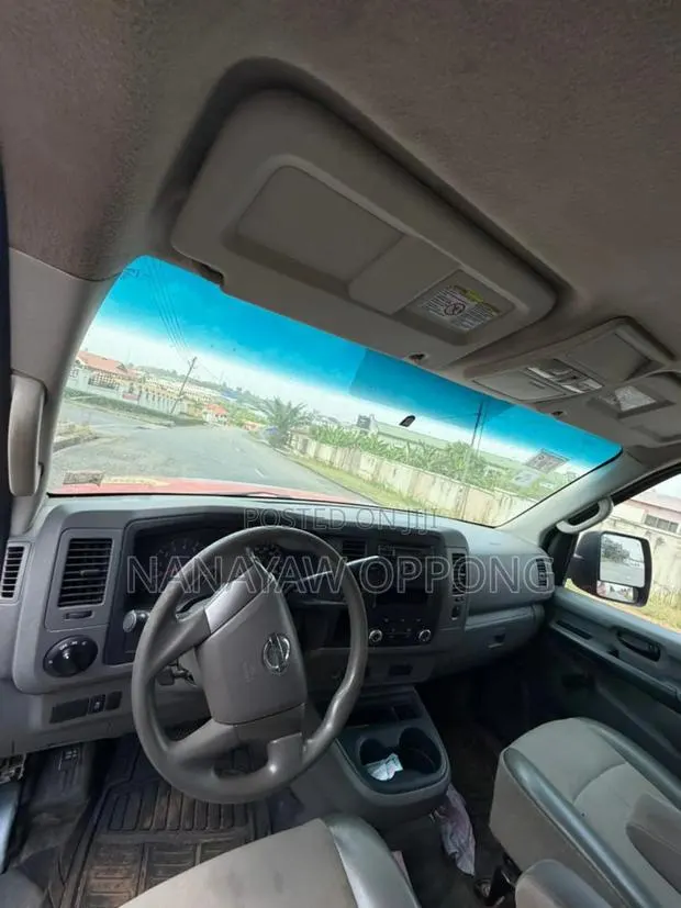 Nissan NV200 2017 Red · Photo 6