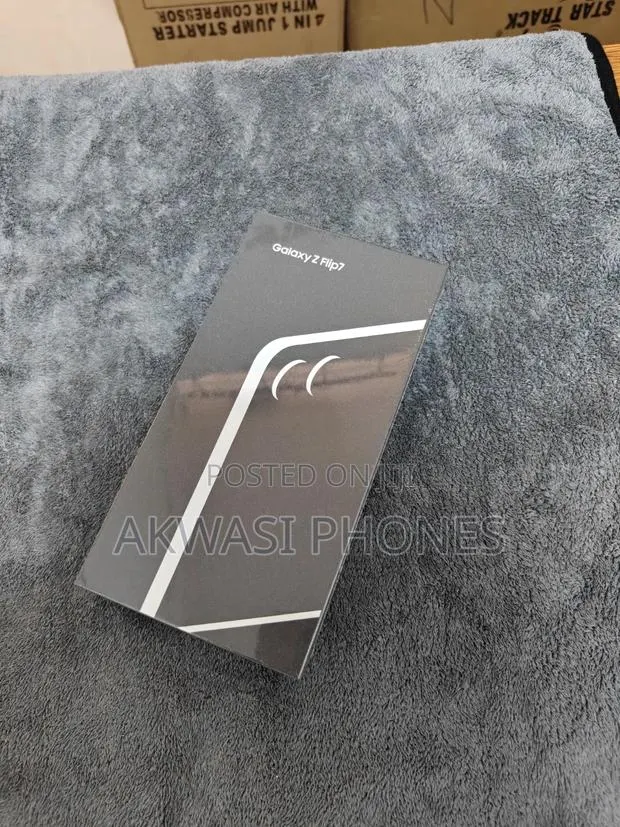New Samsung Galaxy Z Flip7 256 GB Black · Photo 1