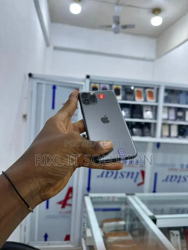 Apple iPhone 11 Pro 256 GB Gray · Photo 1