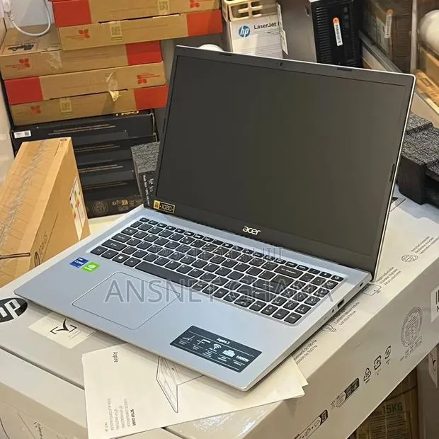 New Laptop Acer 20GB Intel Core i7 SSD 256GB · Photo 3