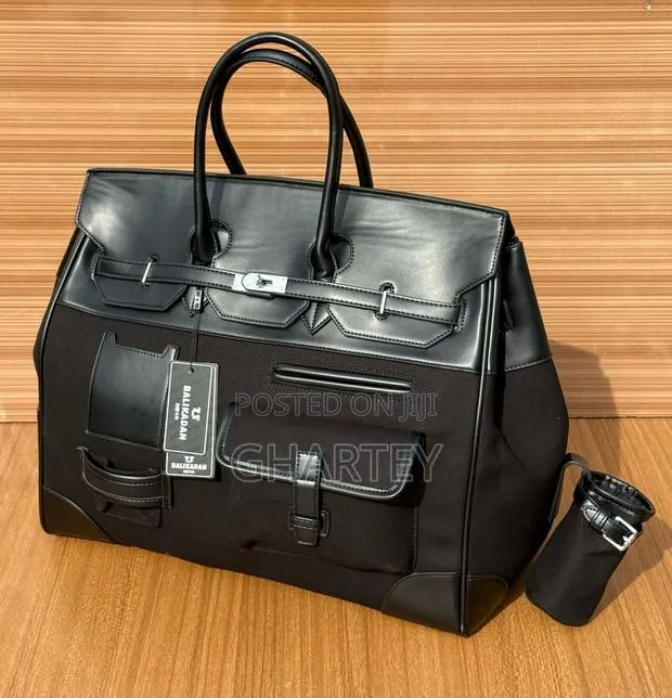 Weekend Business Solid Duffle Bag || Black · Photo 1