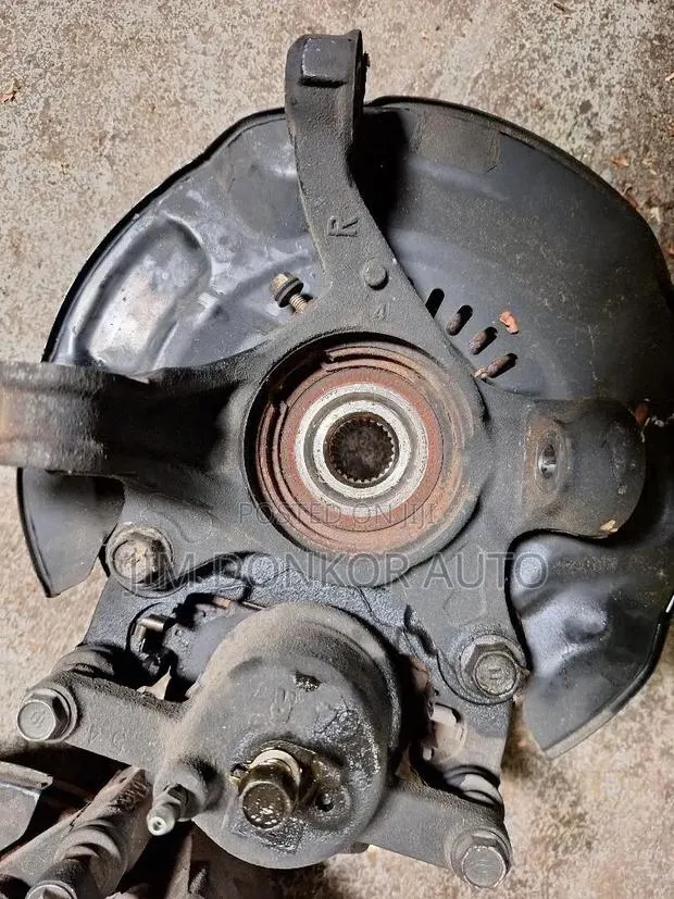 Toyota Vitz / Yaris Front Hub · Photo 1