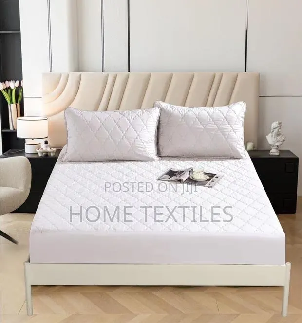 White Mattress Protector for King and Queen Size Beds · Photo 1