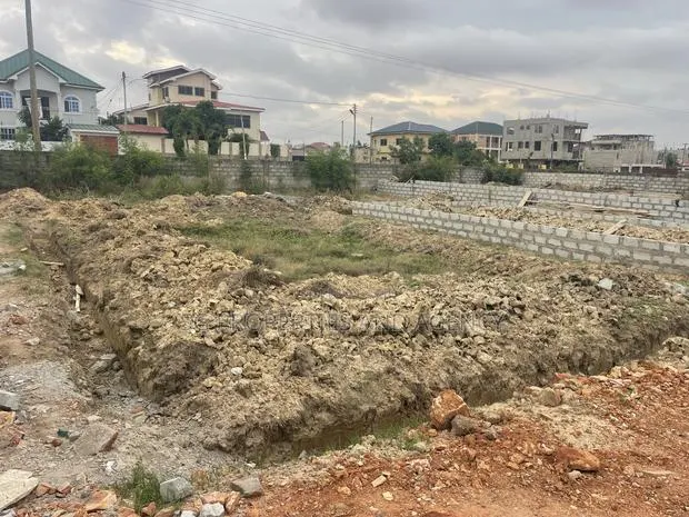 Genuine and Documented Half Plot for Sale at Lashibi Ecg · Photo 1