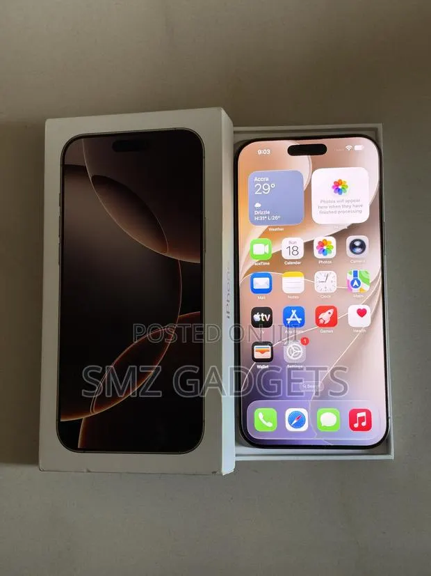 Apple iPhone 16 Pro Max 256 GB Gold · Photo 1