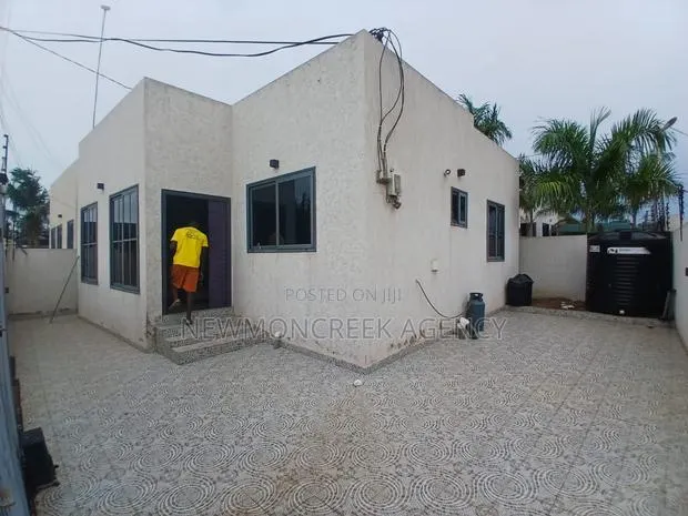 Furnished 2bdrm Bungalow in Lakeside Estates, Accra Metropolitan · Photo 1