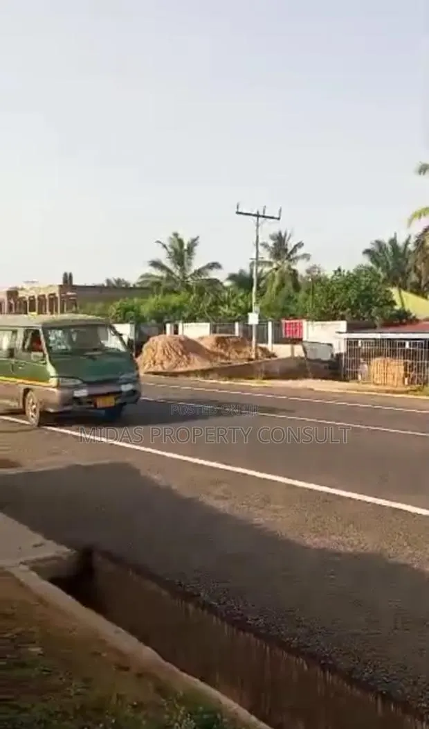 4 Plots of Mainroad Land for Sale at Kasoa Ofaakor · Photo 1