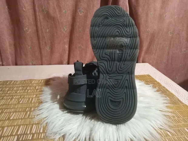 Belos Athletic Sneakers · Photo 1