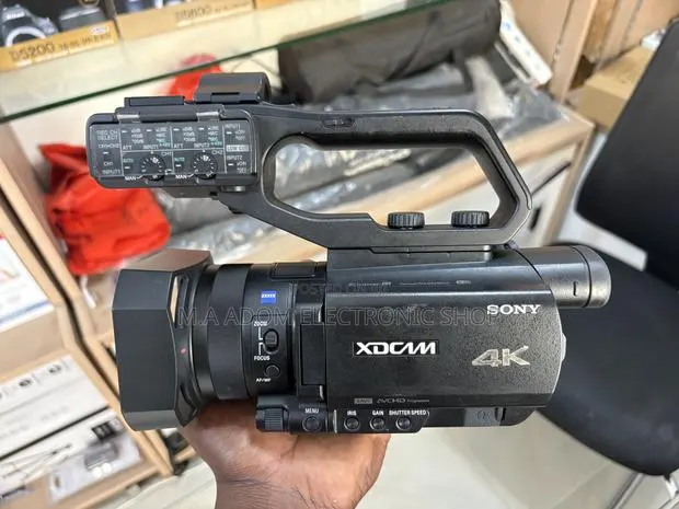 Used Sony PXW -X70 Camcorder · Photo 1