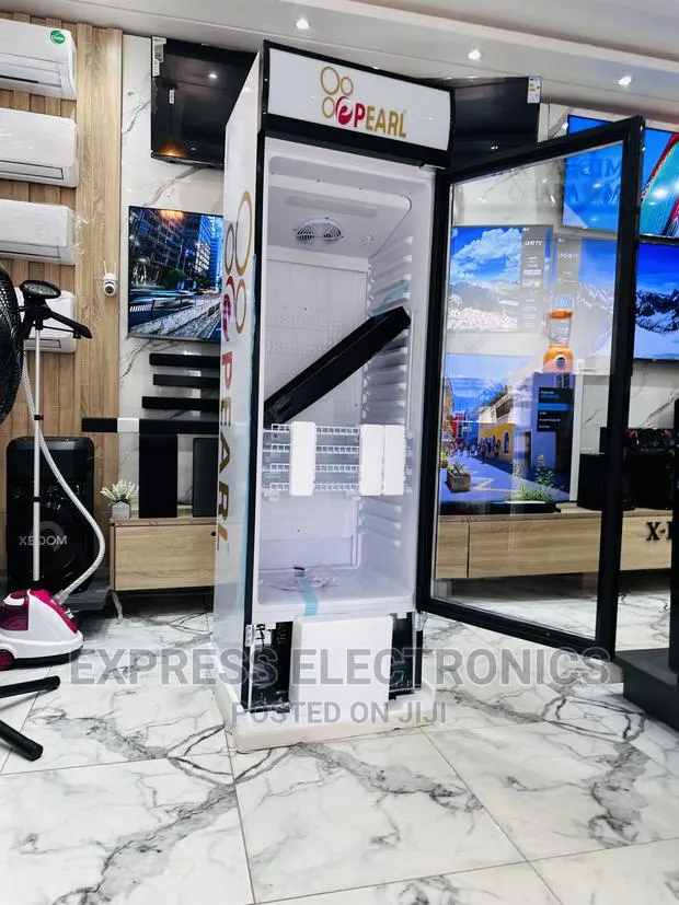 Stay Visible With Pearl Displayfridge PVC 424-2b Single Door · Photo 1