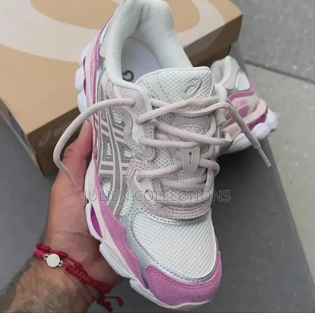 Asics Gel Kayano Pink Cream and White · Photo 1