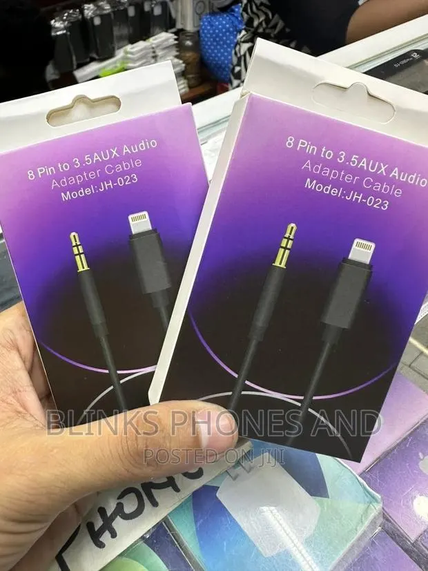 iPhone Lightning to Aux · Photo 1
