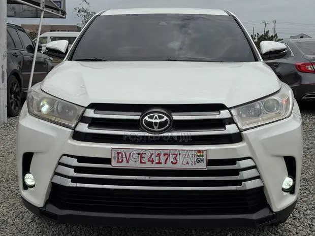 Toyota Highlander LE 4x2 (2.7L 4cyl 6A) 2018 White · Photo 1