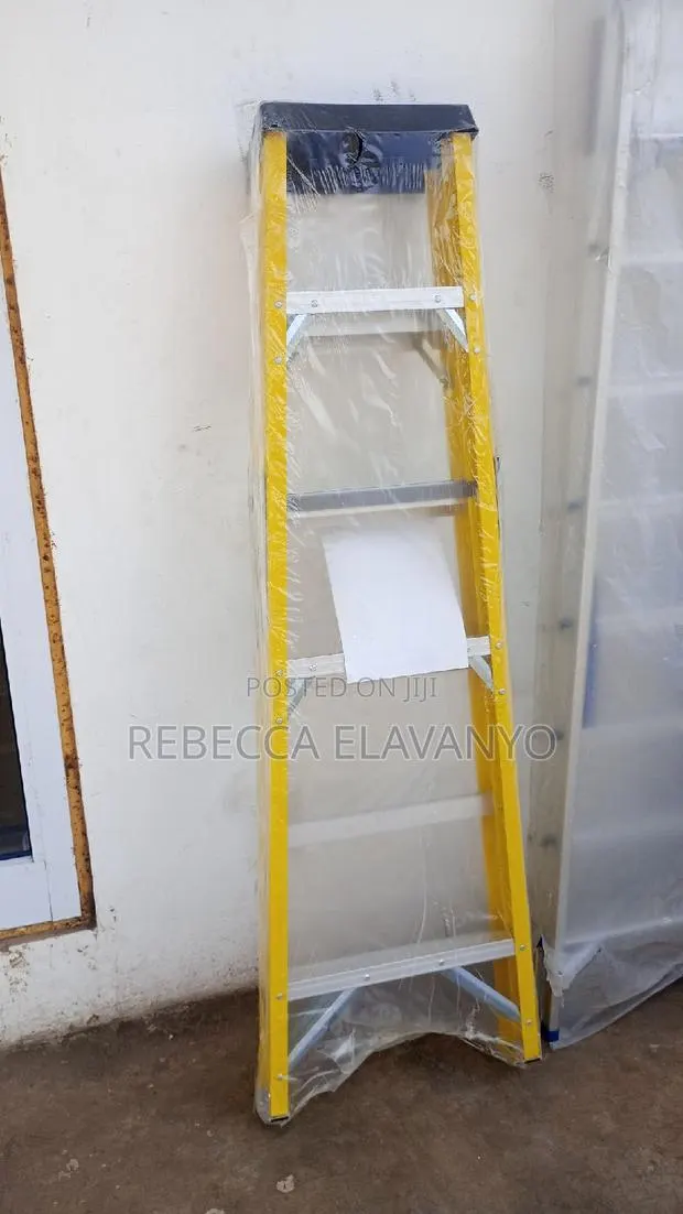 Six Steps Fiberglass Ladder · Photo 1