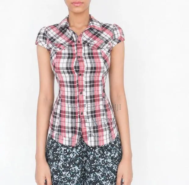Ladies Checkered Office Top Red Black S/M · Photo 1
