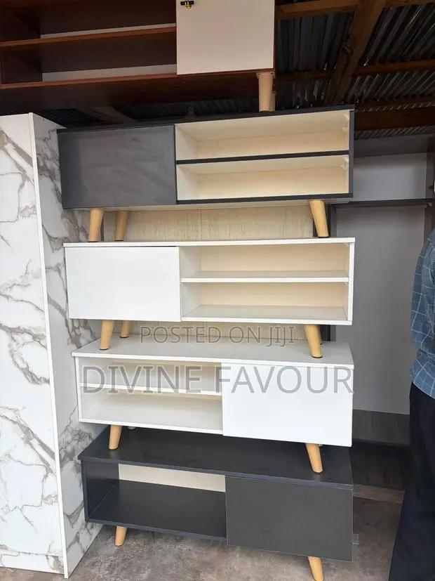 4feet Laminated Wood TV Stand Is in Shop · Photo 1