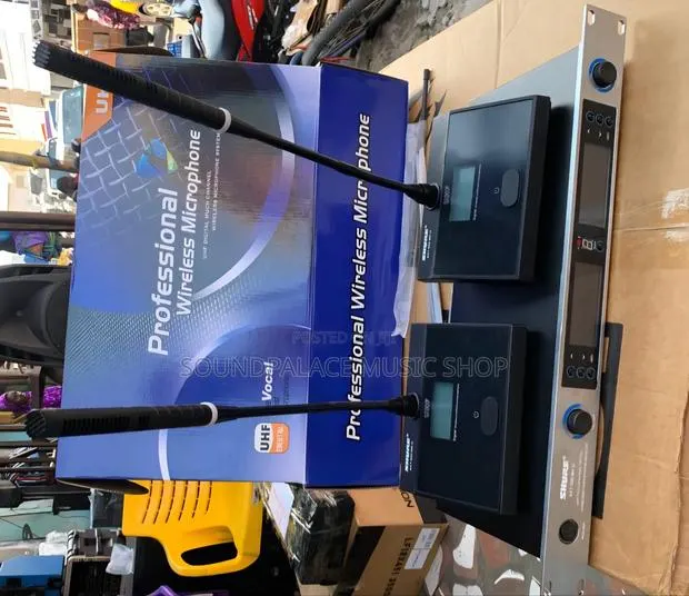 Shure AXT-500 Mk II 2-in-1 Professional Conference Wireless Microphone · Photo 1