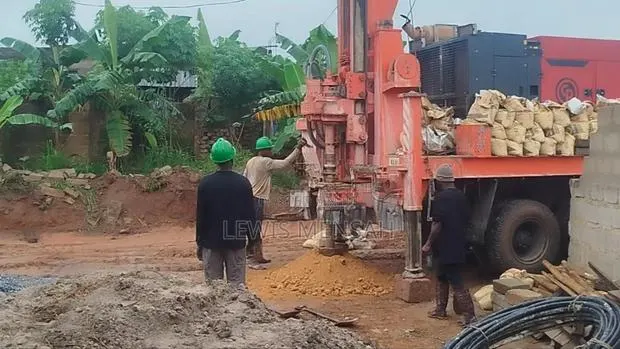 Construction · Photo 1
