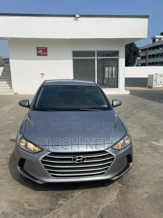 Hyundai Elantra SE Sedan FWD (2.0L 4cyl 6M) 2017 Silver · Photo 1
