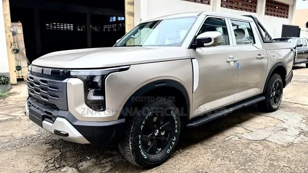 New Nissan Z9 2.0T Petrol 4WD 2025 Gold · Photo 1