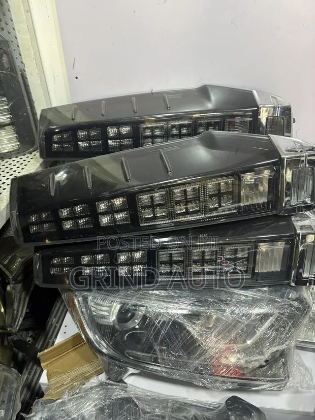Toyota Voxy 2015-Up Taillight Available · Photo 1