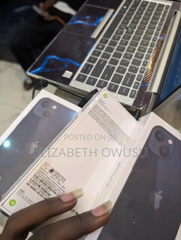 New Apple iPhone 13 128 GB Black · Photo 1