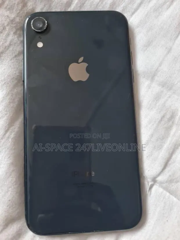Apple iPhone XR 64 GB Black · Photo 1