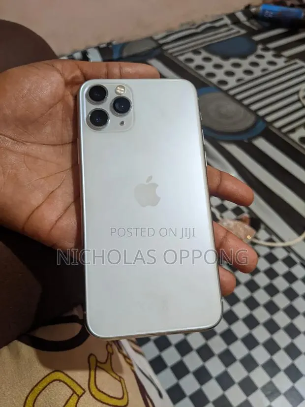 Apple iPhone 11 Pro 64 GB White · Photo 1