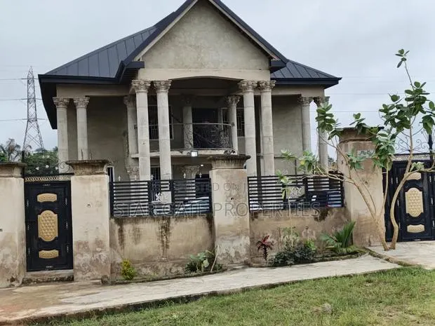 6bdrm House in Kumasi Metropolitan for sale · Photo 1