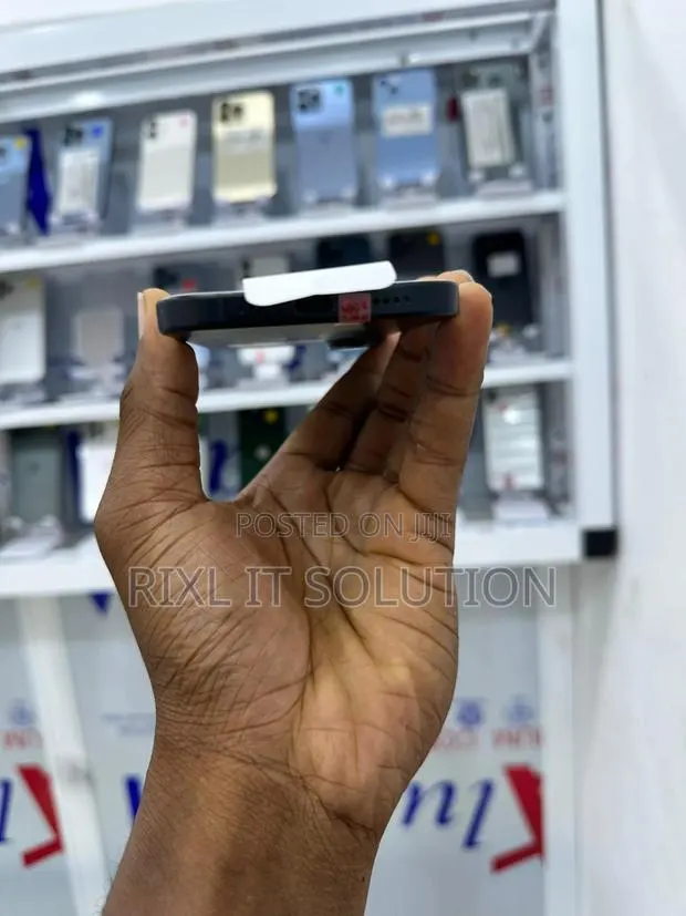 Apple iPhone 16 128 GB Black · Photo 1