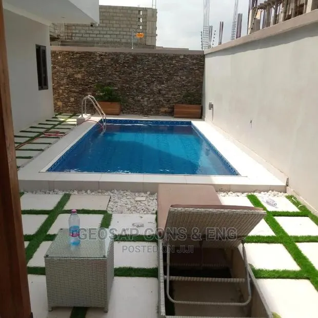 Swimming Pool · Photo 1