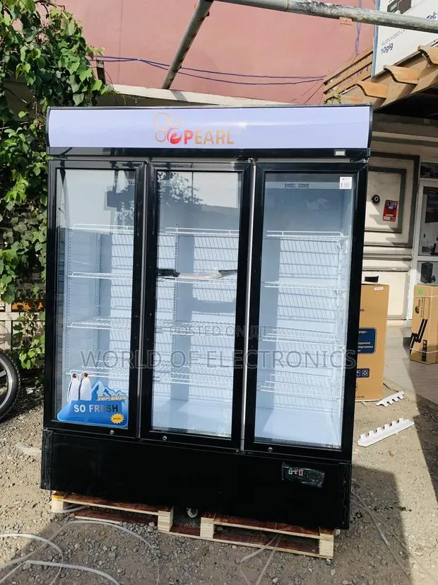 Amazing Deal on PVC-1540-28ab Display Fridge · Photo 1