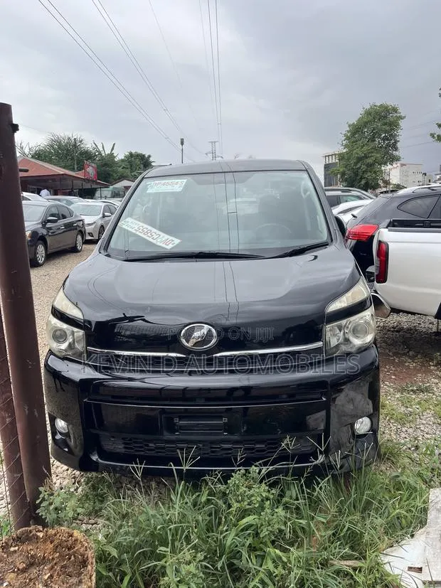 Toyota Voxy 2012 Black · Photo 1