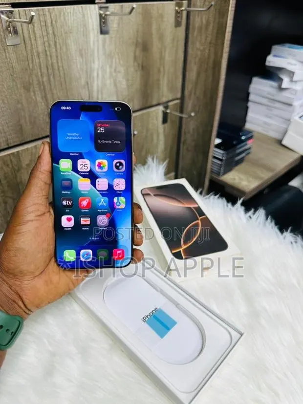 Apple iPhone 16 Pro Max 512 GB Gold · Photo 1