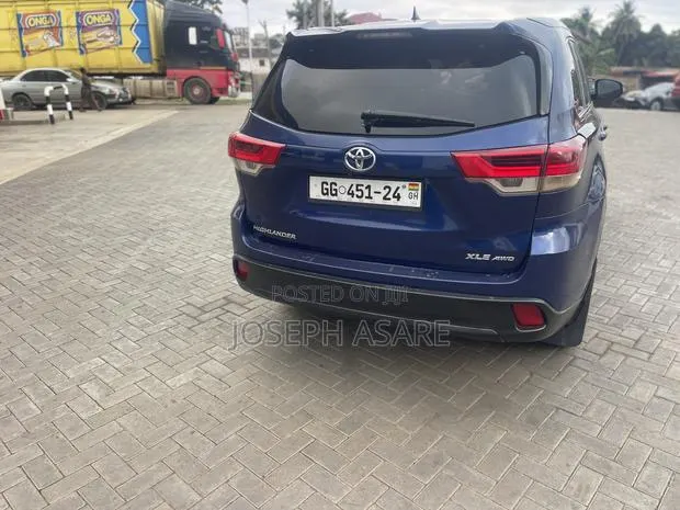 Toyota Highlander XLE 4x2 V6 (3.5L 6cyl 8A) 2018 Blue · Photo 1